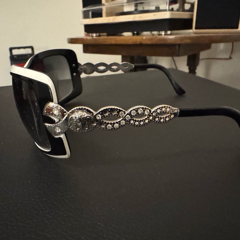 Versace 4070b Black and White Glasses with Sophisticated Wrap-Around Design - Picture 4 of 7